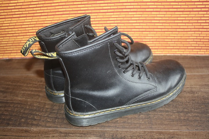 Youth Doc Martens Size 4