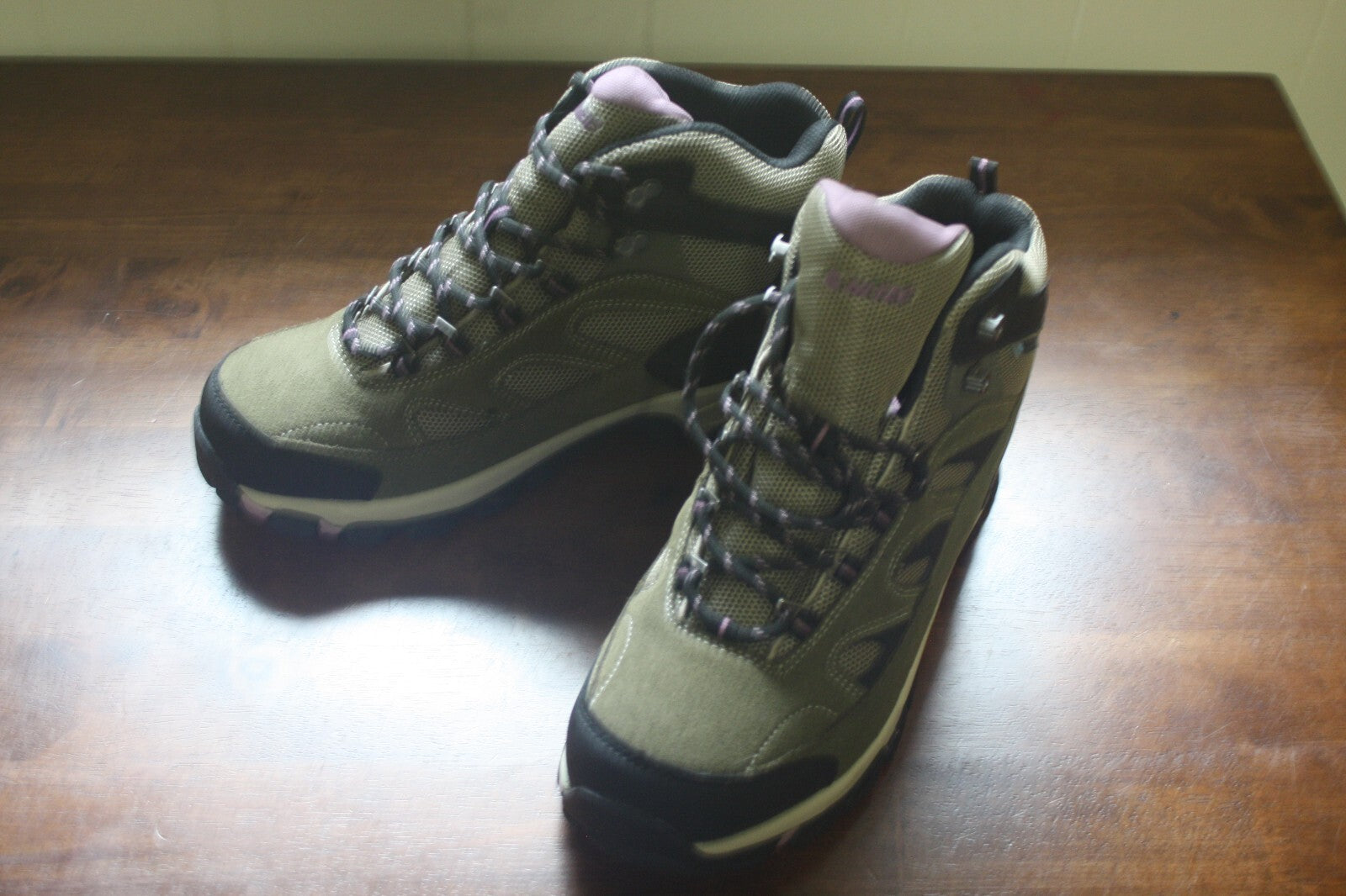 Hi-Tec Women's Waterproof Hiking Boots Size 9.5 M