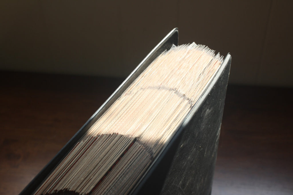 Vintage 1986 Topps Baseball Card Collection in Binder