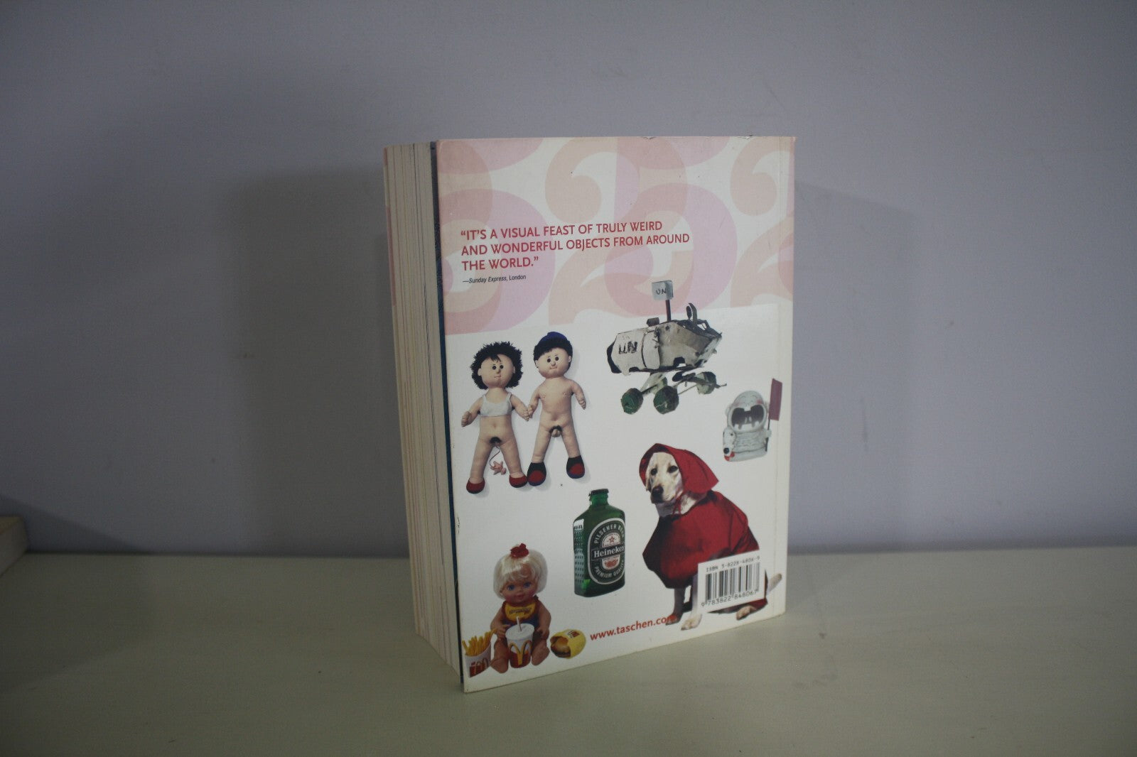 Colors: 1000 Extraordinary Objects Book