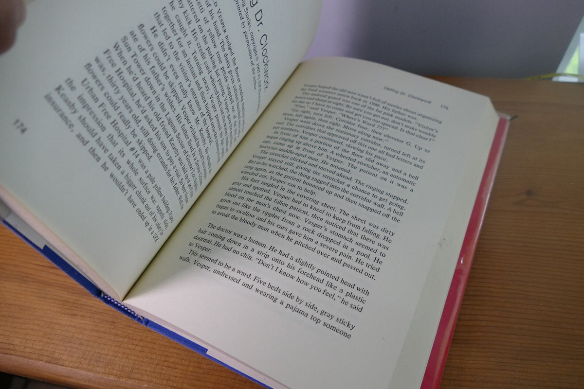 Androids, Time Machines and Blue Giraffes - Science Fiction Anthology
