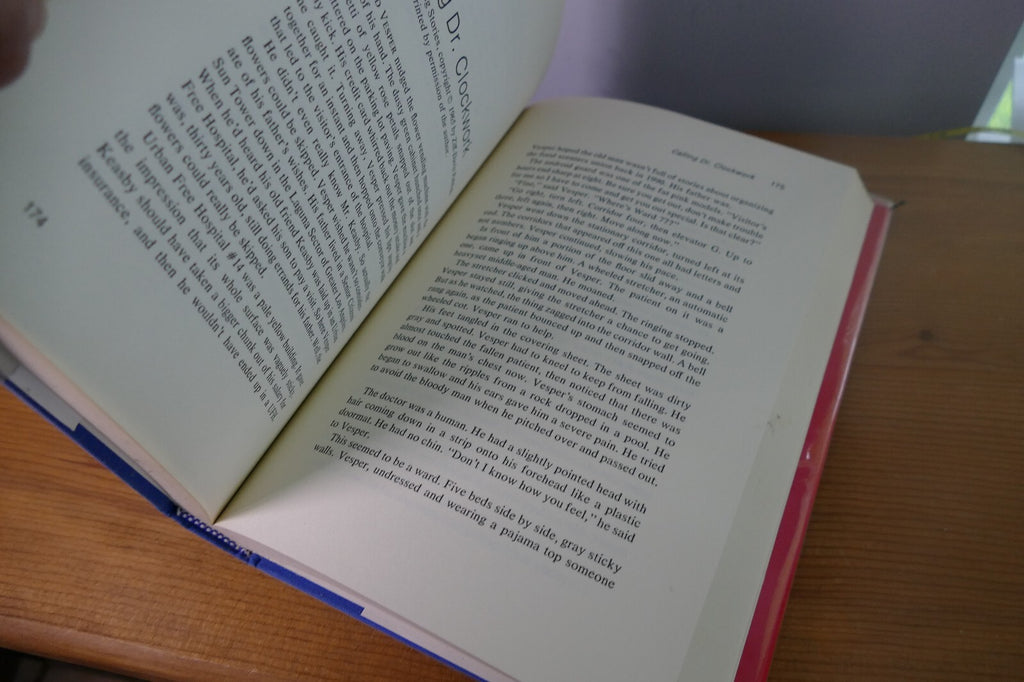 Androids, Time Machines and Blue Giraffes - Science Fiction Anthology