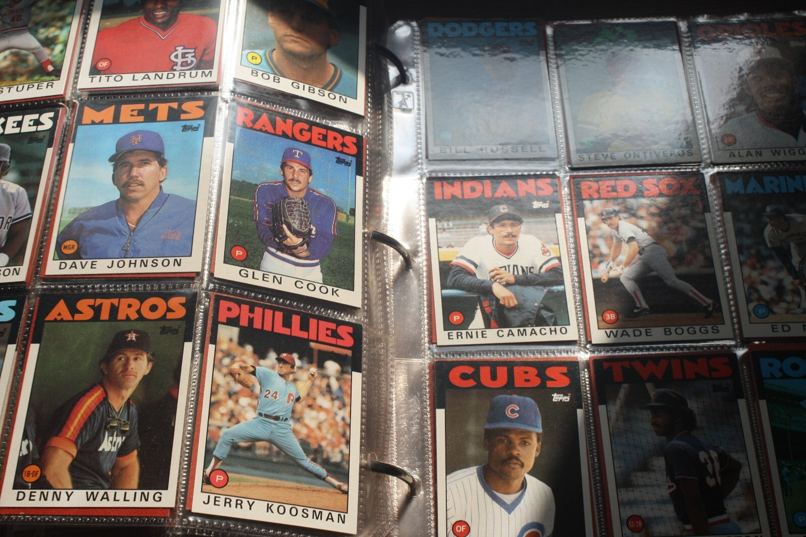 Vintage 1986 Topps Baseball Card Collection in Binder