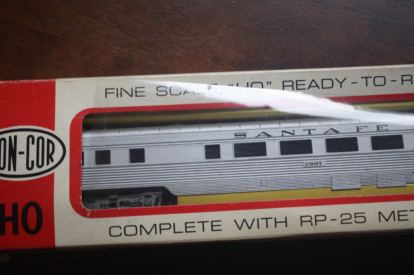 Con-Cor HO Scale Santa Fe Passenger Car Model with RP-25 Metal Wheels