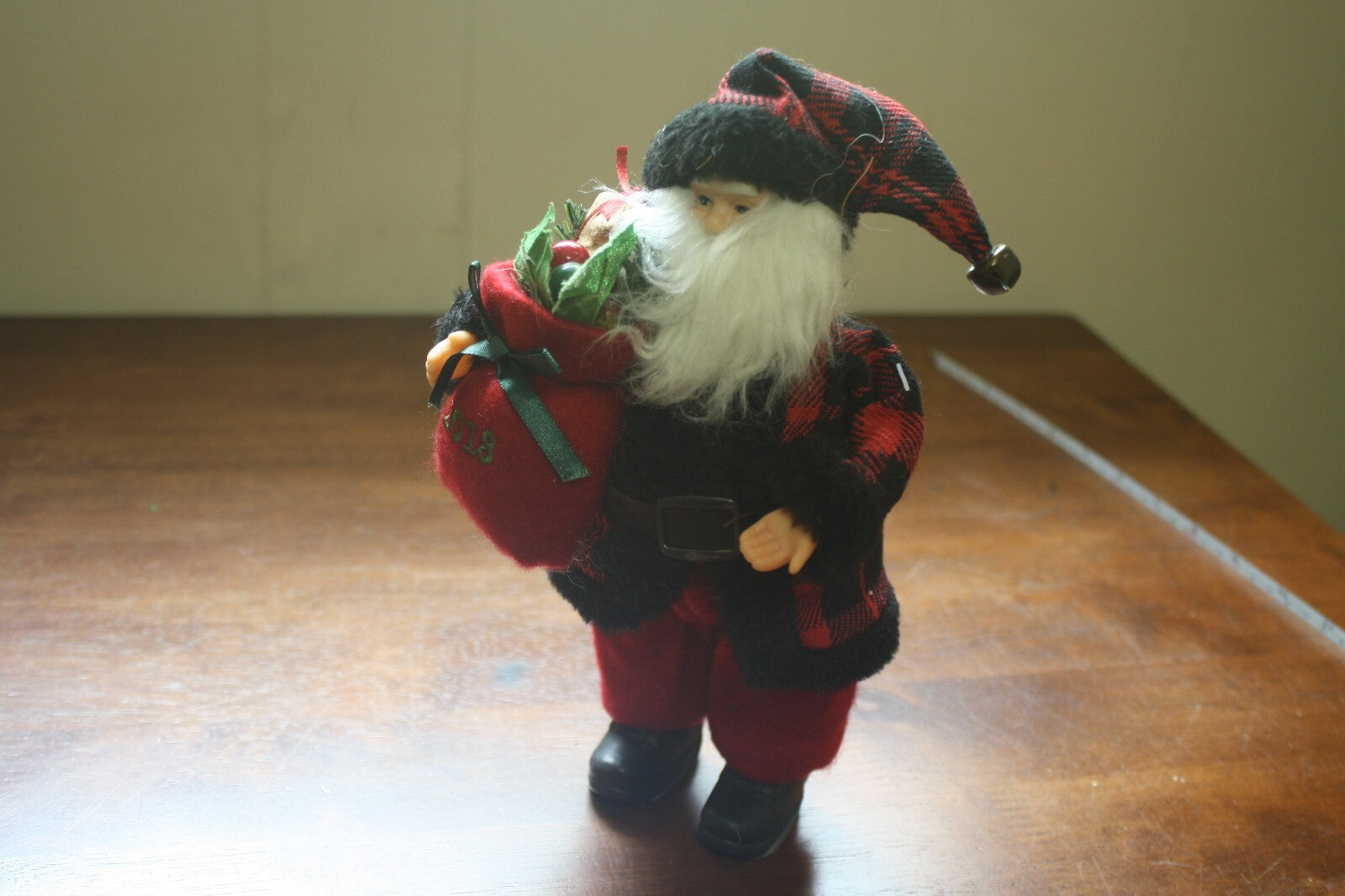 Vintage Style Santa Claus Figurine with Red Sack 2018