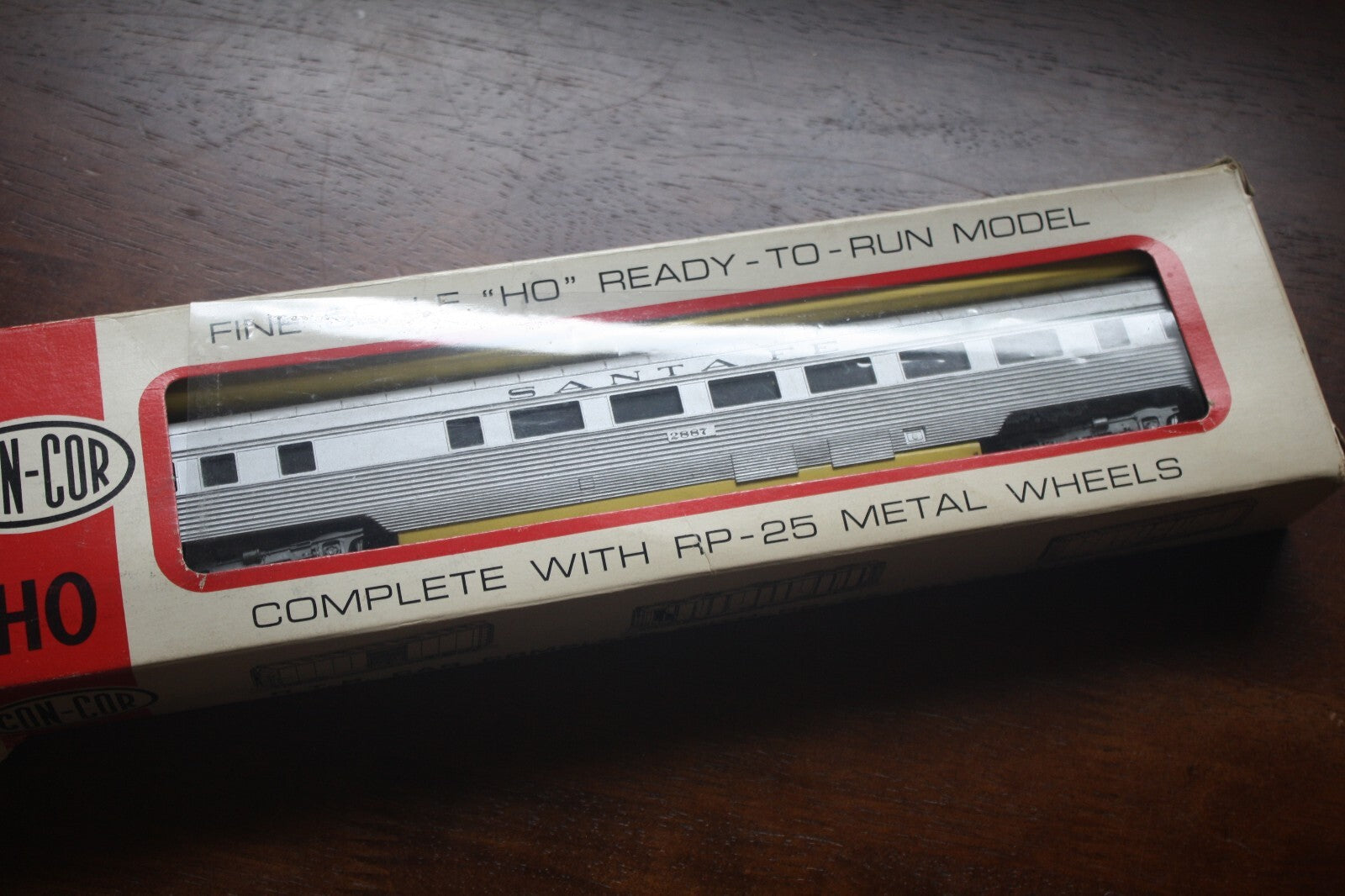 Con-Cor HO Scale Santa Fe Passenger Car Model with RP-25 Metal Wheels