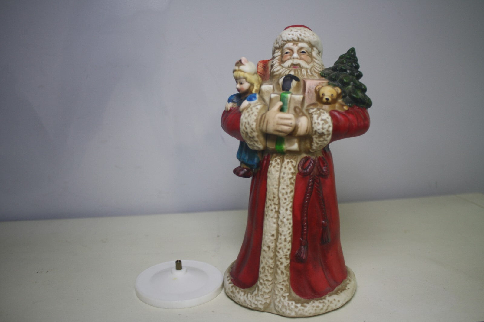 Vintage Silvestri Ceramic Santa Claus Figurine Music Box
