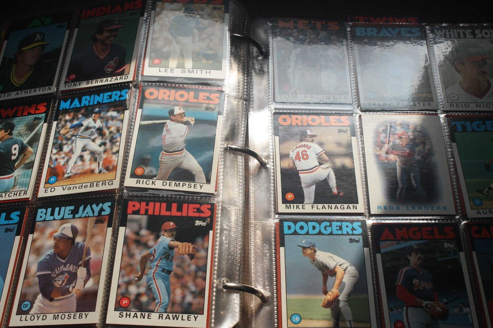 Vintage 1986 Topps Baseball Card Collection in Binder