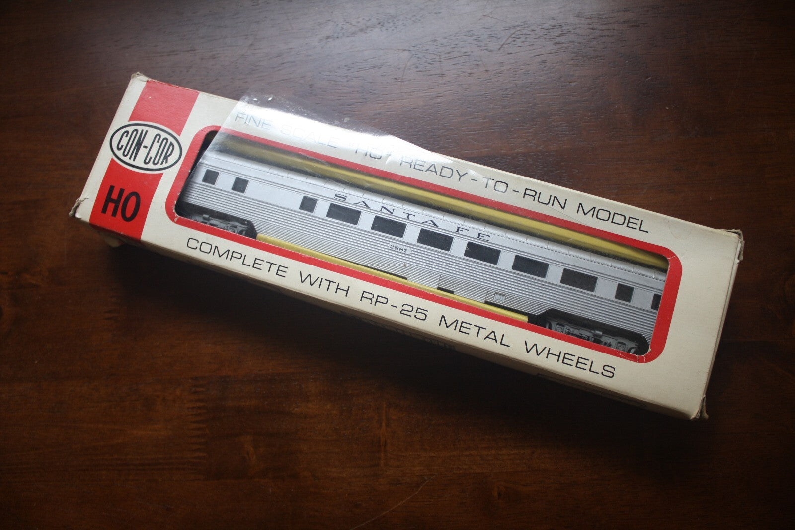 Con-Cor HO Scale Santa Fe Passenger Car Model with RP-25 Metal Wheels