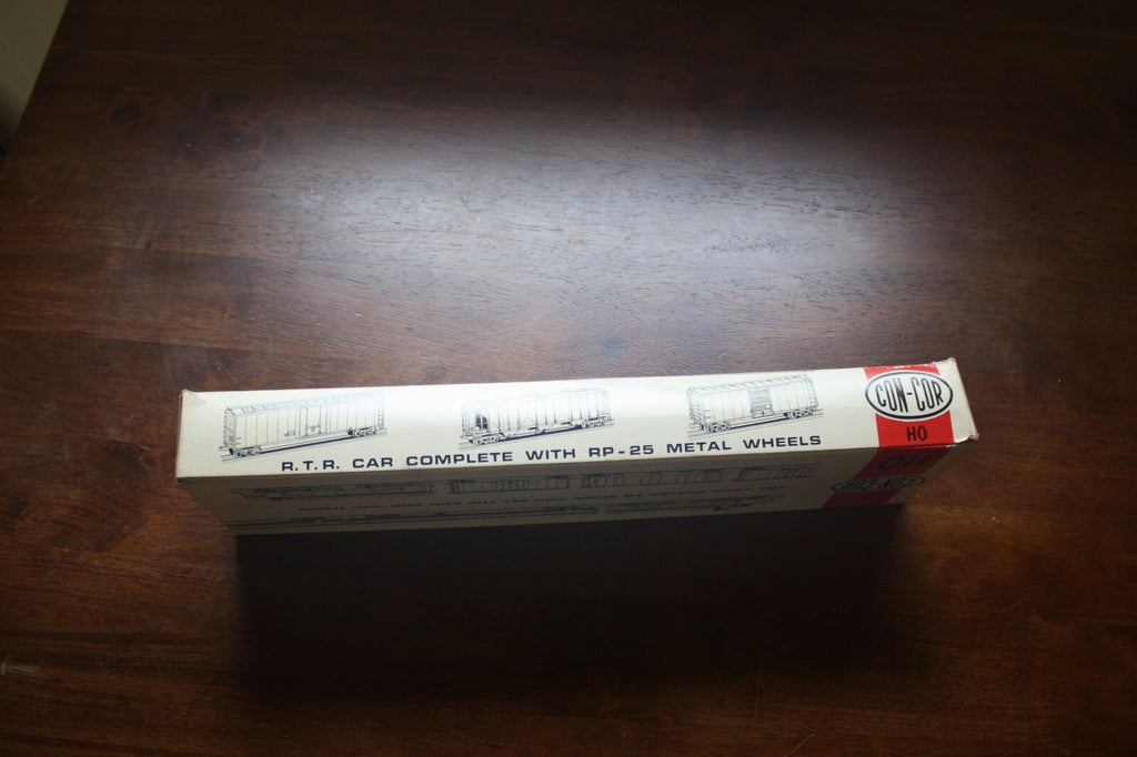 Con-Cor HO Scale Santa Fe Passenger Car Model with RP-25 Metal Wheels