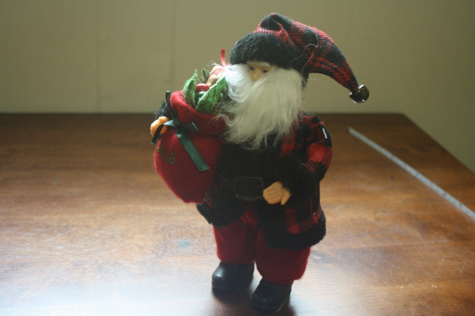 Vintage Style Santa Claus Figurine with Red Sack 2018