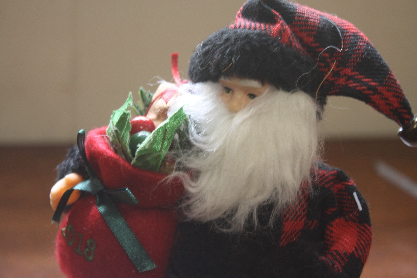 Vintage Style Santa Claus Figurine with Red Sack 2018