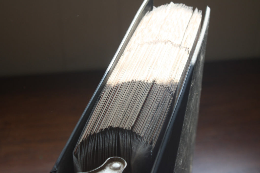 Vintage 1986 Topps Baseball Card Collection in Binder