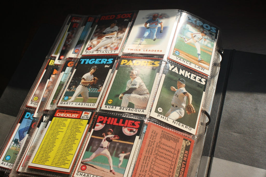 Vintage 1986 Topps Baseball Card Collection in Binder